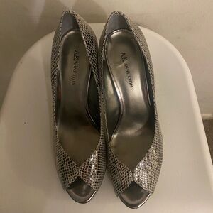 Anne Klein open toe silver glitter shoe. Pre owned. Maefraima type.